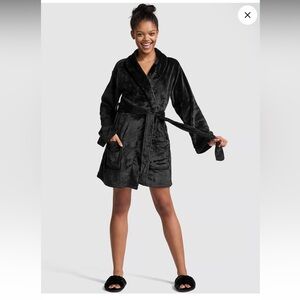 🐸Victoria's Secret PINK Black Cozy Robe